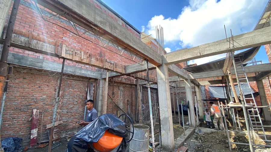Avance de obra de locales comerciales supervisado por CAMARK — construcción en proceso