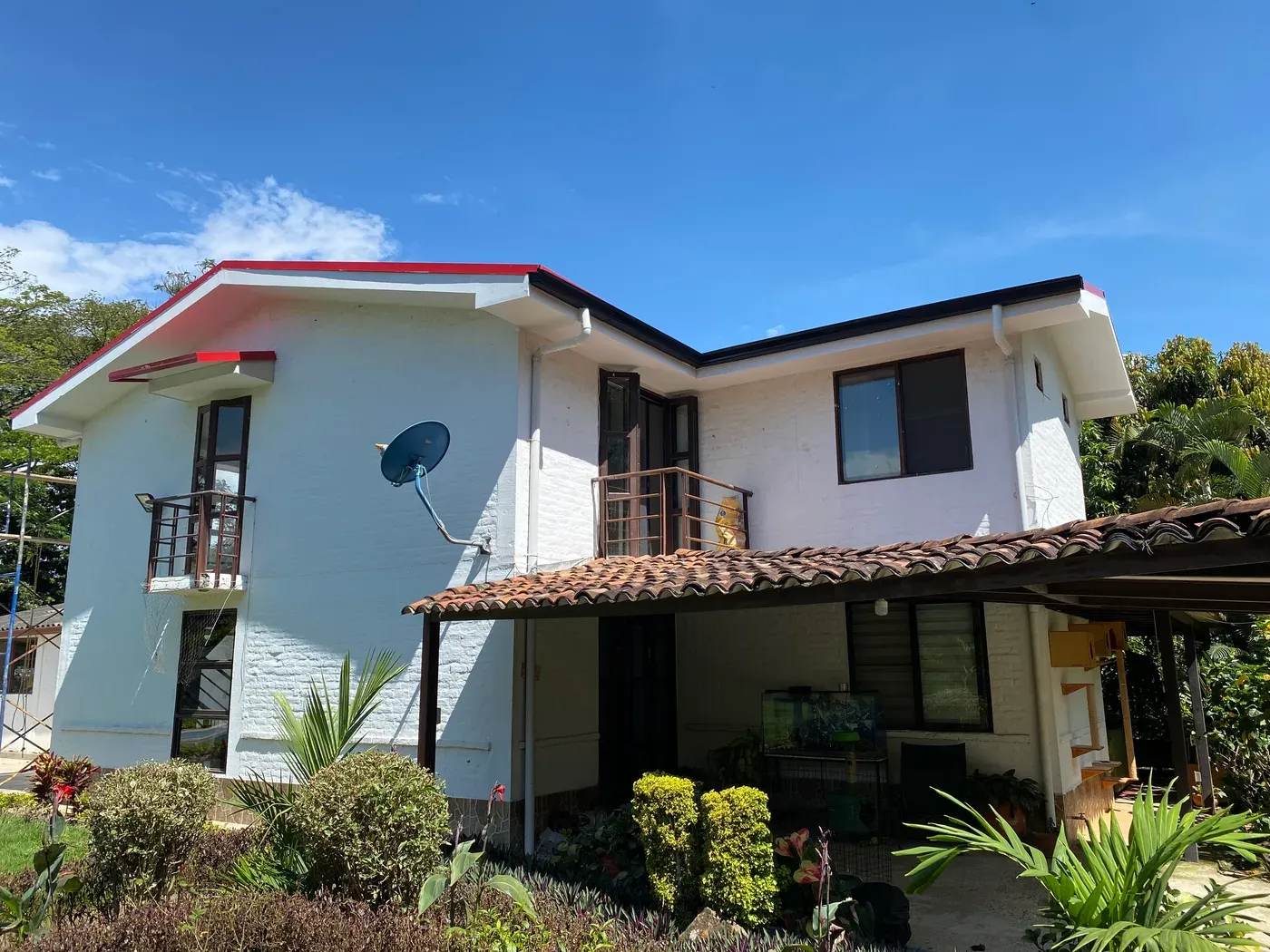 Resultado final de remodelación de techo en vivienda campestre Jamundí — nueva cubierta metálica instalada por CAMARK Projects