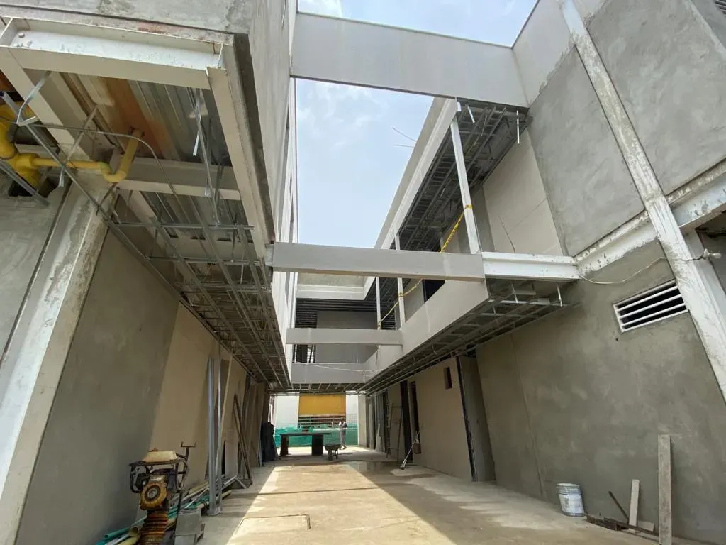 Construcción de centro de salud en Cali con estructura de concreto y mampostería reforzada