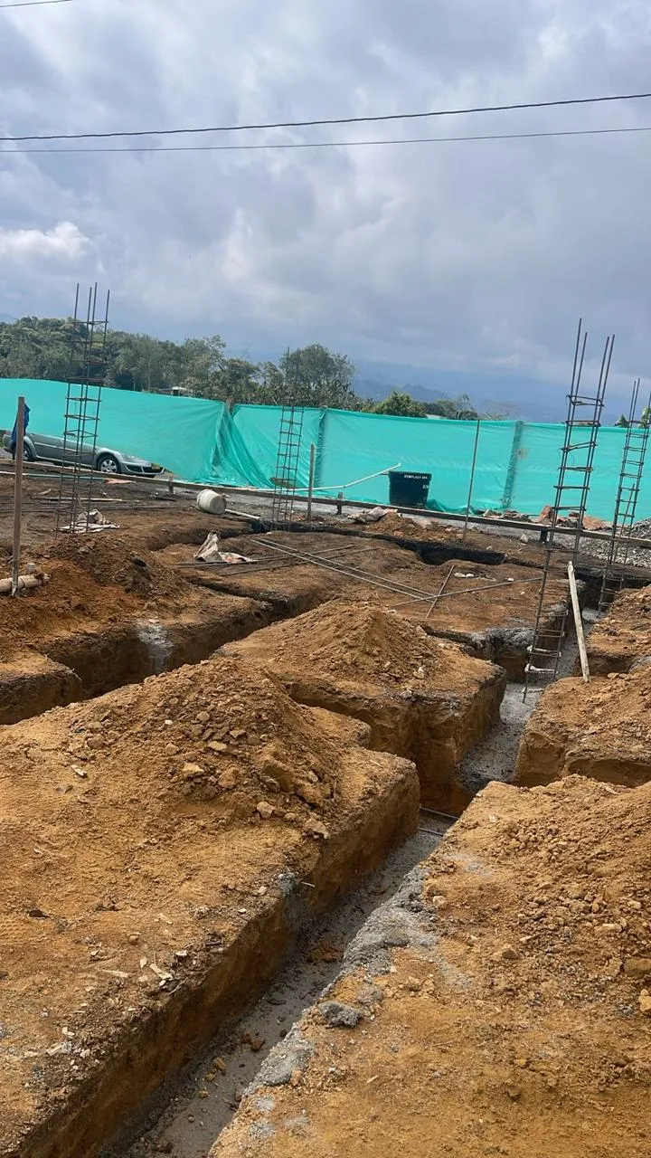 Avance de excavaciones para cimentación de casa campestre moderna — obra civil CAMARK Projects