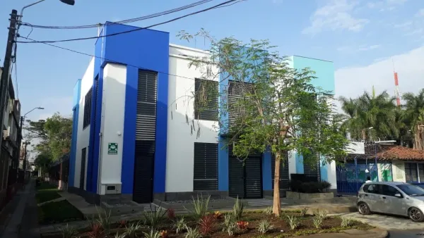 Puesto de Salud Floralia en Cali construido por CAMARK Projects, ejemplo de IPS habilitada bajo normativa colombiana