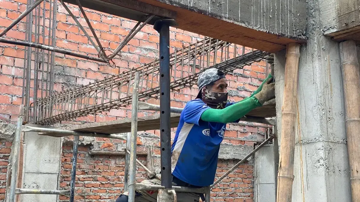 Obra civil de reforzamiento en casa comercio en Cali: proceso de intervención estructural con materiales y técnicas adecuadas