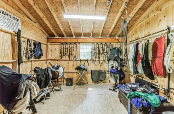 Pesebreras de caballos modernas en Jamundí Valle: diseño y construcción de caballerizas profesionales por CAMARK Projects