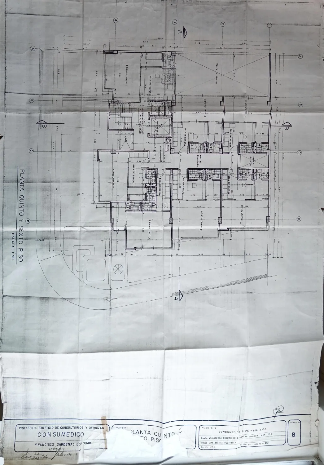 Plano de distribución de consultorio médico de 34 m² en Cali — recepción, sala de curaciones y sala de procedimientos