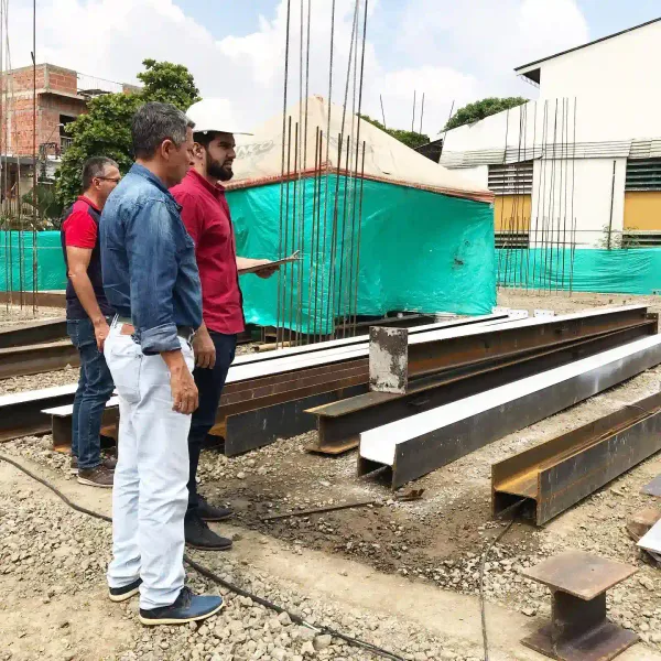 Licencias de construcción en Cali — trámite ante Curaduría Urbana con documentación técnica