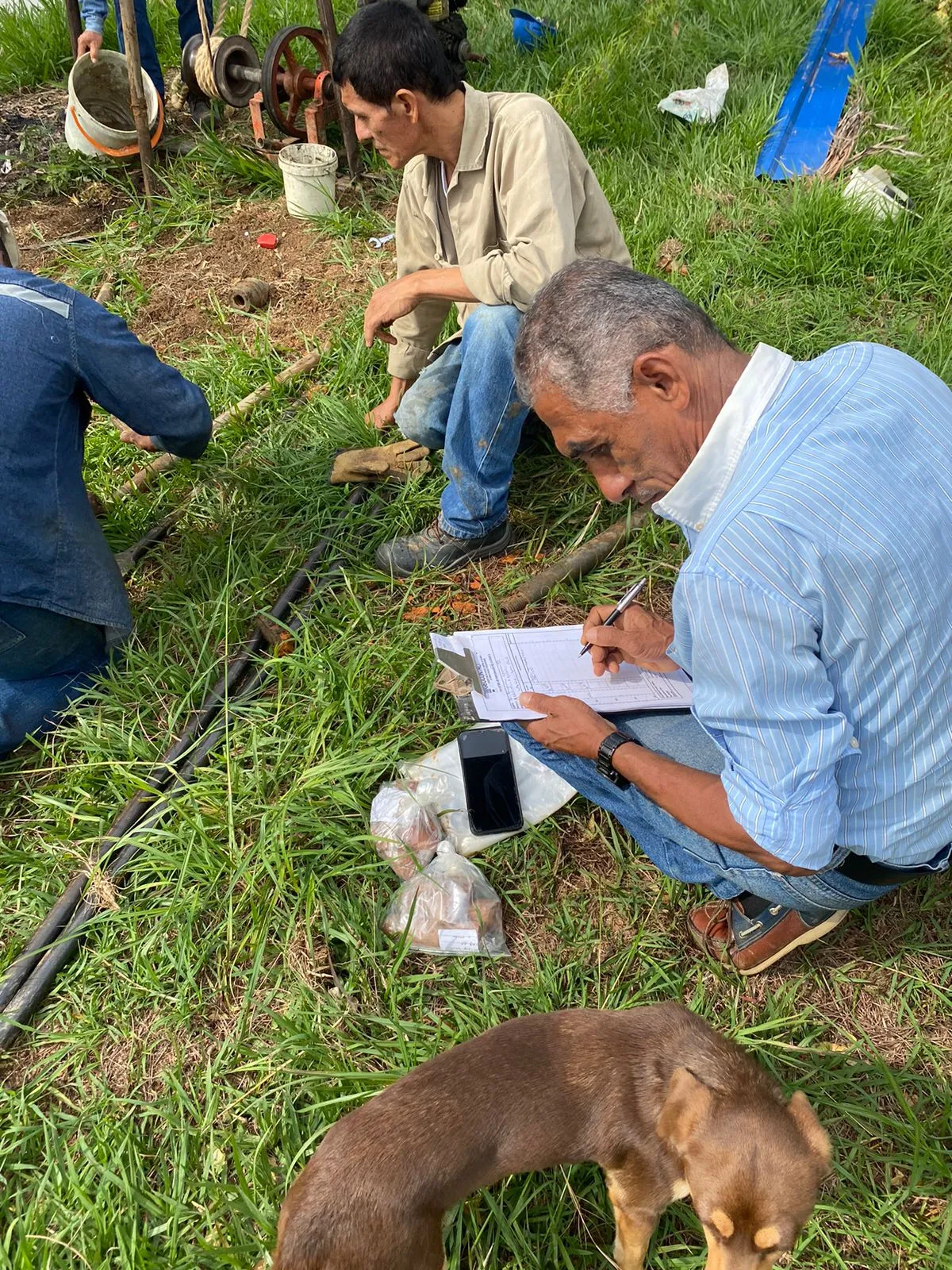 Toma de muestras de suelo para estudio geotécnico en lote campestre Jamundí — estudio de suelos vivienda Sun Village