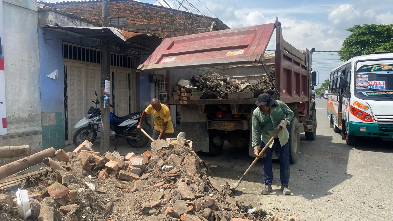 Retiro de escombros de demolición en proyecto de inversión inmobiliaria Puerto Tejada — CAMARK Projects